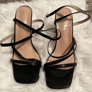 Strap sandals